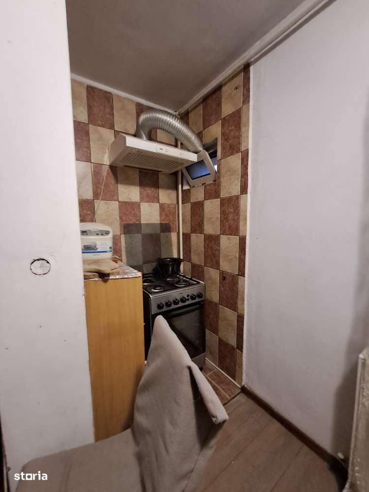 Vând apartament cu 2 camere ,etaj 2,zona centru,mobilat-5