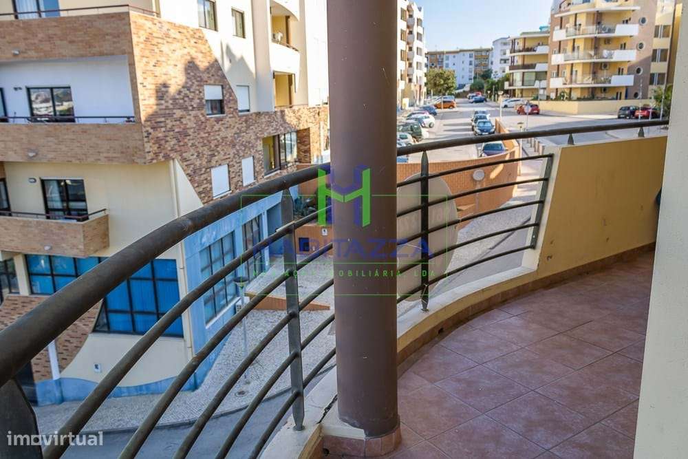 Apartamento T3 com piscina, lugar de garagem e arrecadação, no centro-11