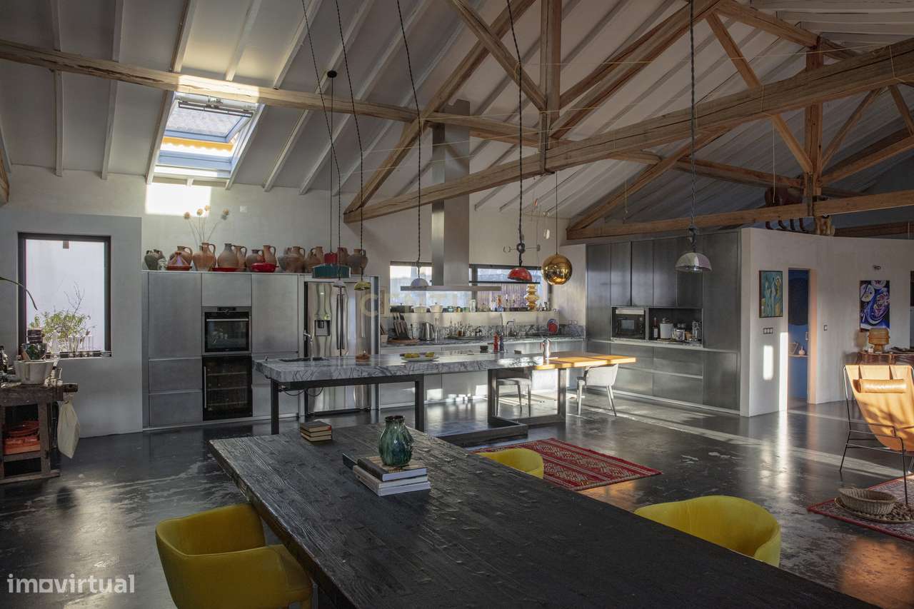 Moradia com 19 divisões onde o passado dá vida à arte e ao conforto mo - Grande imagem: 2/32