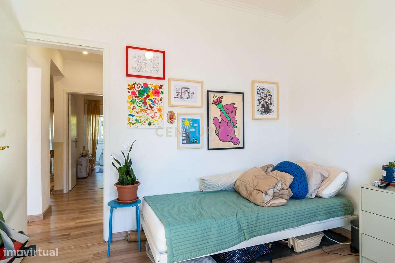 T4 Duplex Mobilado e Totalmente Remodelado | Centro do Linhó | Vista S-11
