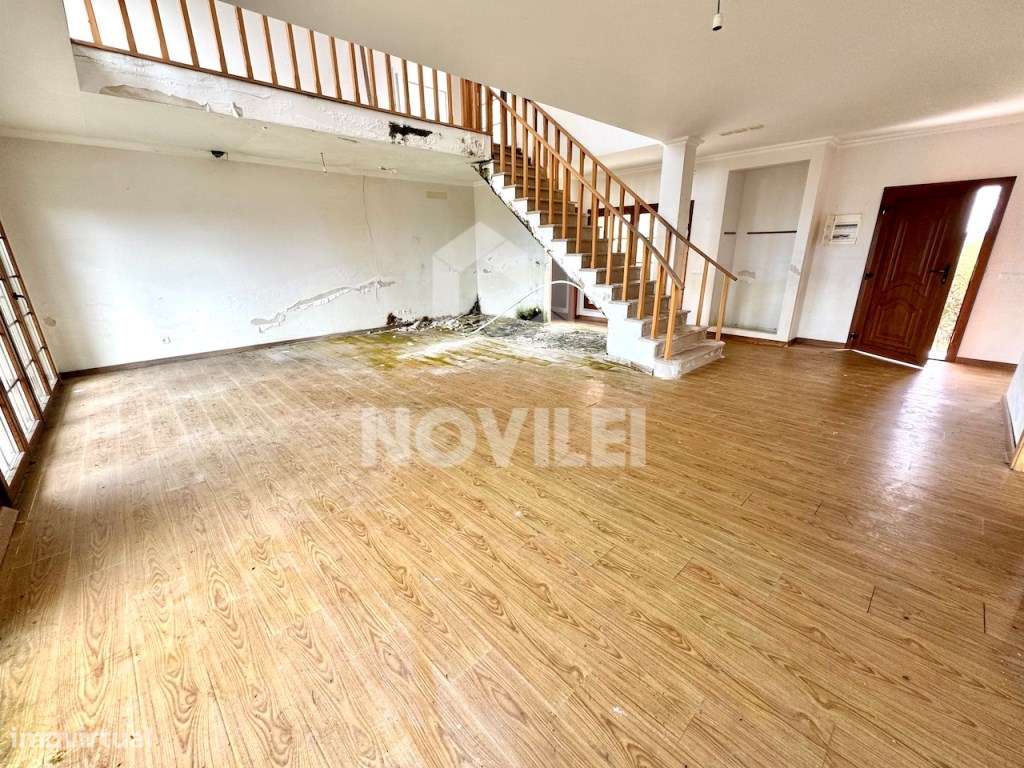 Moradia isolada T3 de cave e rés do chão próxima da Nazaré.-7