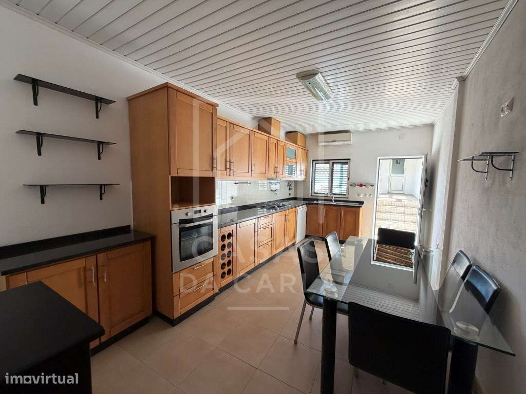 Moradia T2+2 com logradouro e garagem em Faro do Alentejo-5