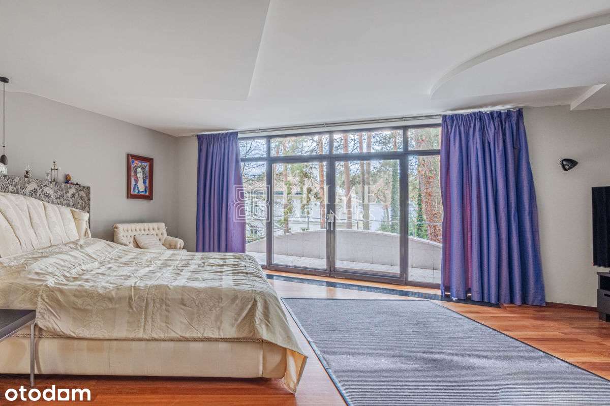 Reprezentacyjna rezydencja z basenem-14