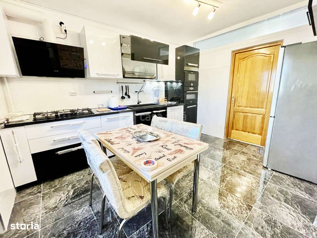 Ultracentral - UMF, apartament cu 4 camere decomandat - Imagine principală: 4/20