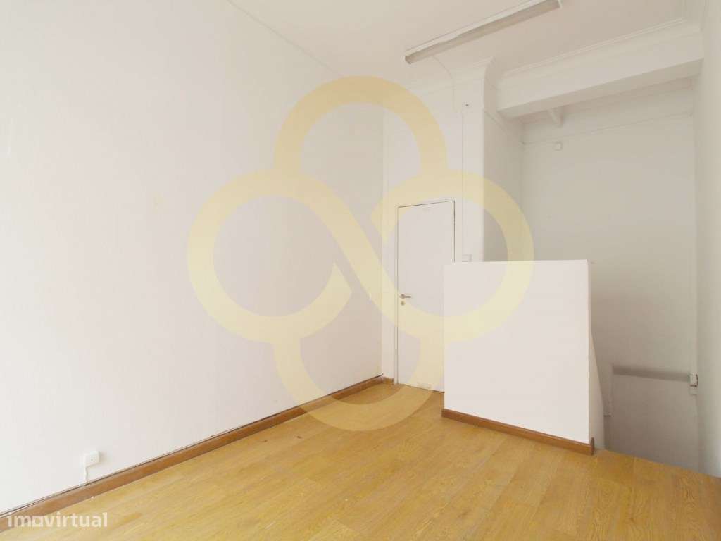 Loja Cabeleireiro e spa na Avenida Afonso III Penha de França Lisboa - Grande imagem: 1/12