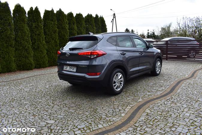 Hyundai Tucson blue 1.7 CRDi 2WD Intro Edition - 18