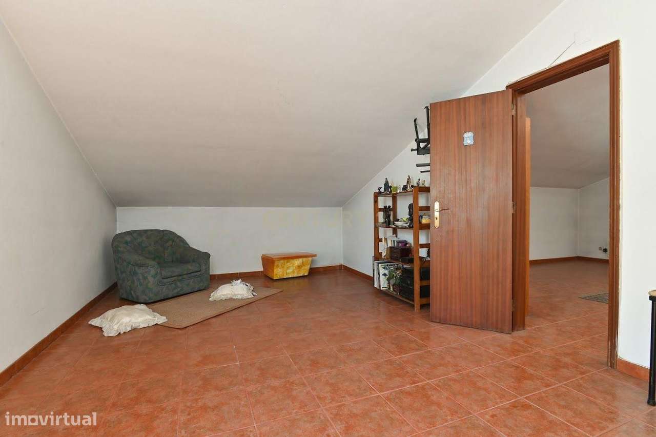 Espaçosa Moradia T3 na Quinta do Conde, Sesimbra-17