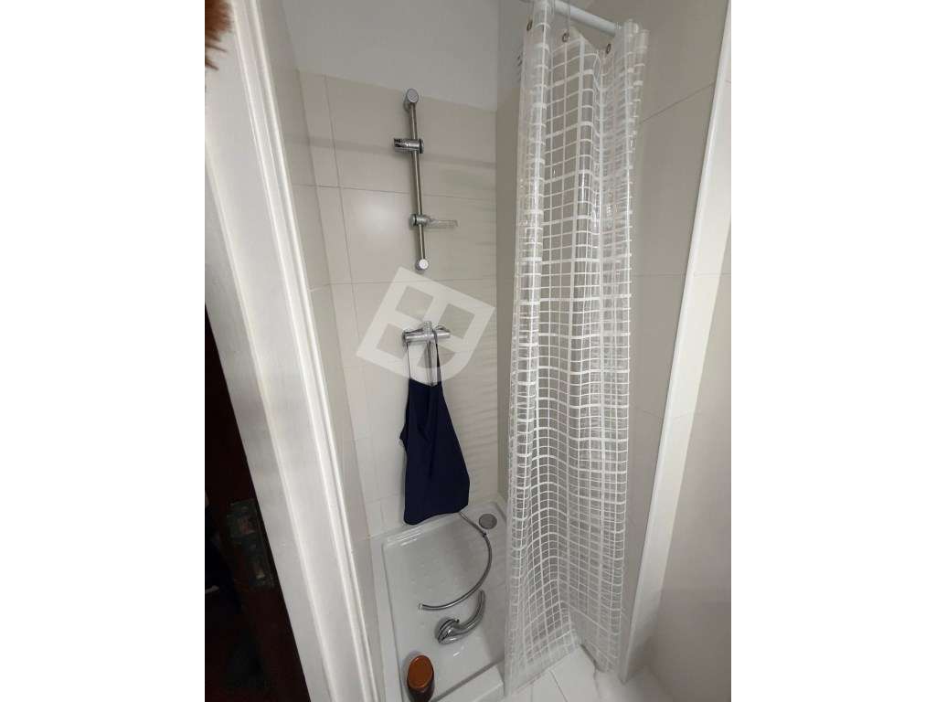 Apartamento T4 c/ Varanda - Av. Lourenço Peixinho-35