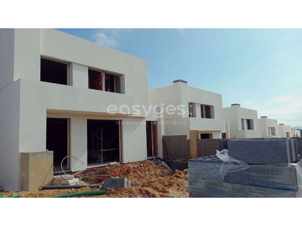 Moradia T4 Nova em Condomínio Fechado com Jardim Privativo e Garage... - Grande imagem: 2/41