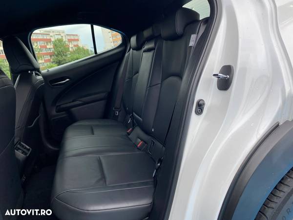 Lexus UX 250h 2.0L HEV 20H- (178 HP) 4X2 CVT Executive - 23