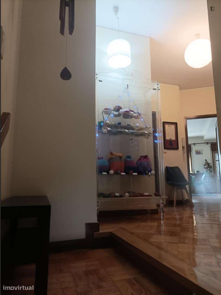 Apartamento com 1 quartos - localizado em Senhora da Hora Porto - Grande imagem: 4/10