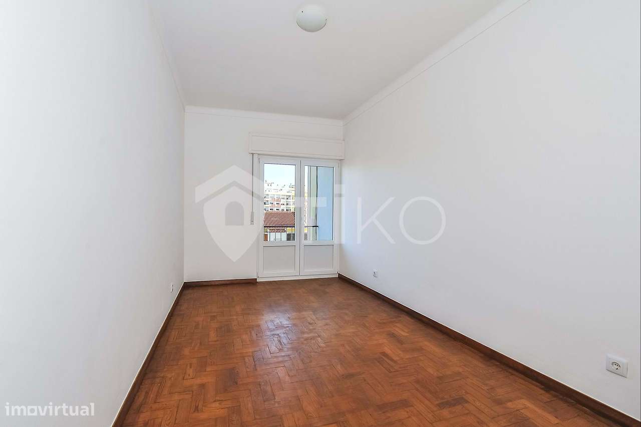 Apartamento T3 renovado no Montalvão, Setúbal-12