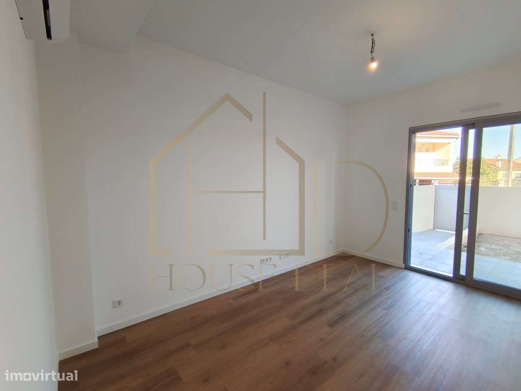 MODERNO Apartamento T1 com Logradouro. Quinta do Conde-15
