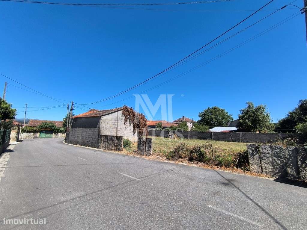 Terreno em zona de construção para venda em Arão - Valença-2