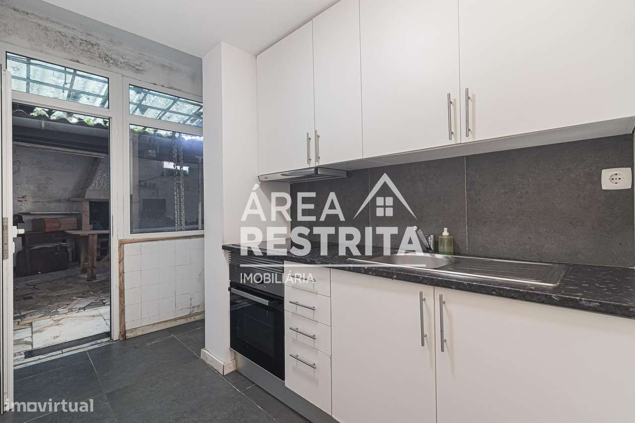 Apartamento T3 com Cave - Amadora-3