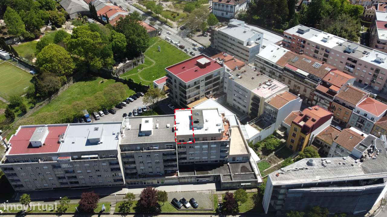 Apartamento T2 remodelado no centro, a 200m do Arco da Porta Nova-19