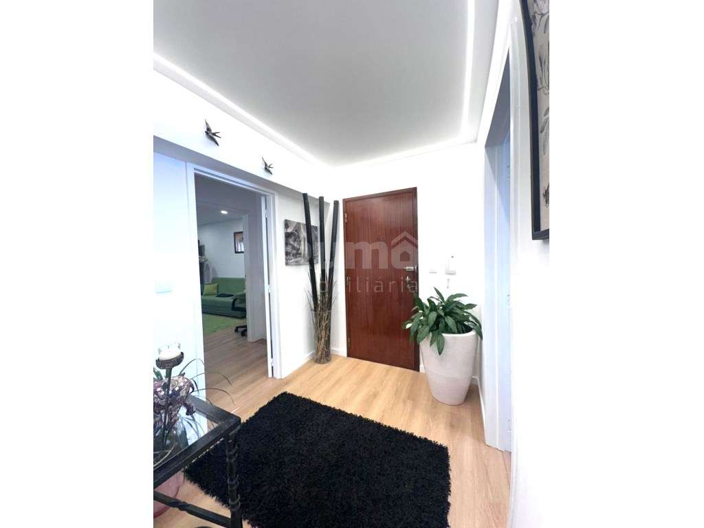 Apartamento T3 com Sótão e Garagem - Excelente Oportunidade!-1