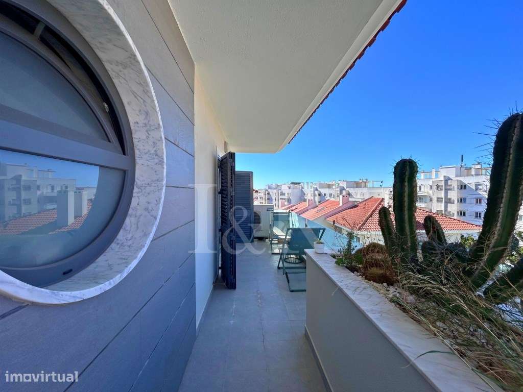 Moradia T3 renovada em condomínio com piscina no Estoril-42