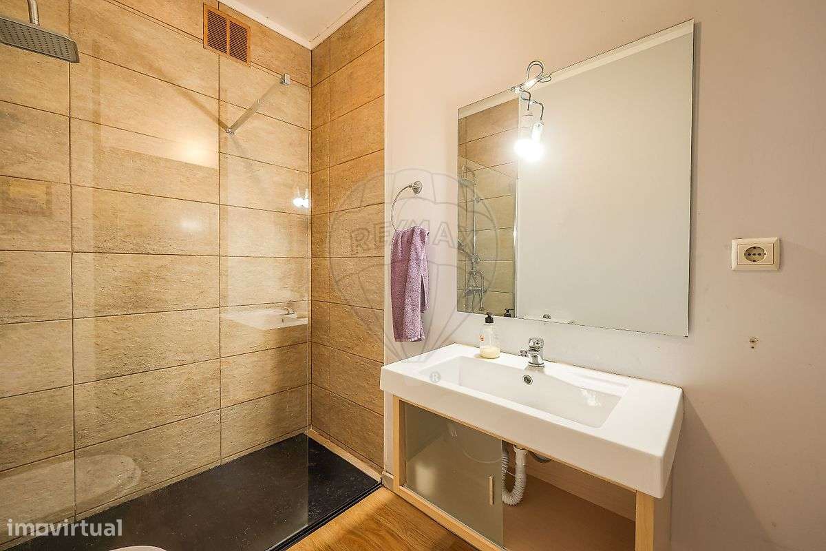 Apartamento T4 na Rua Faria Guimarães em Paranhos - Porto-18