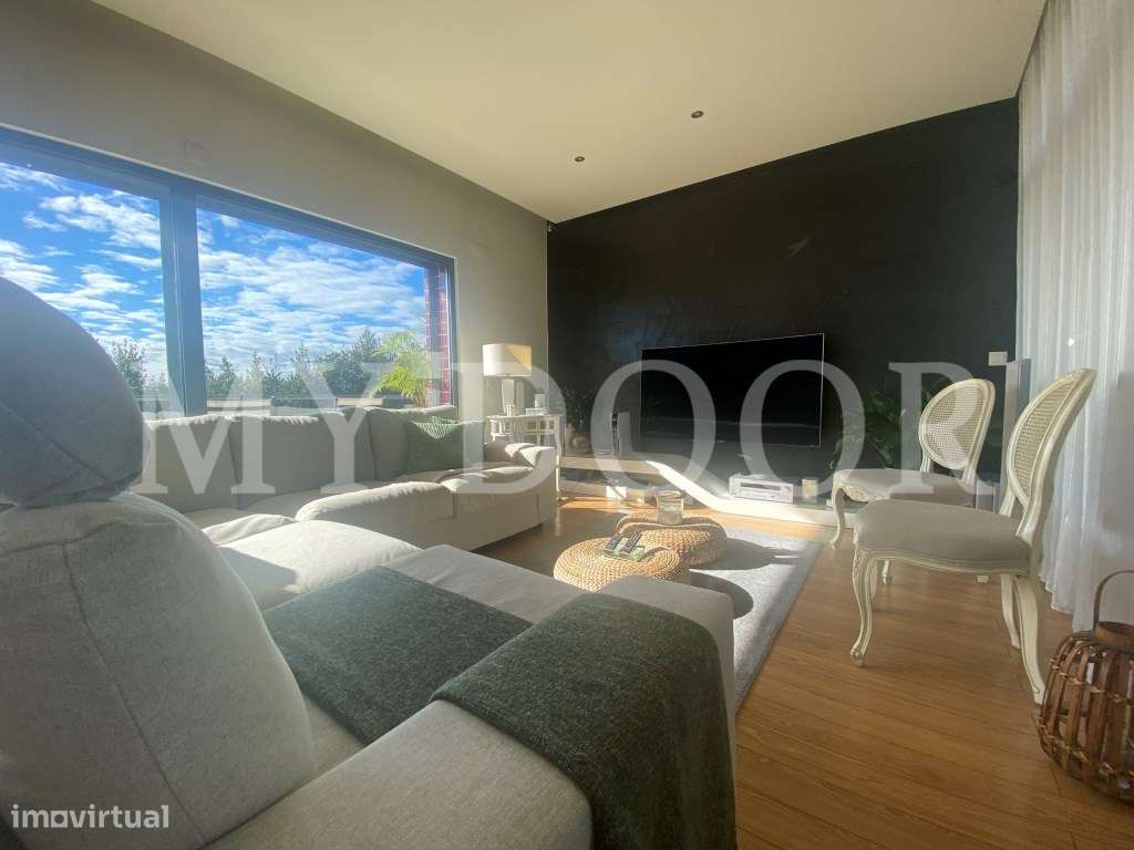 Loures - V4+1 Moradia c/ Piscina Privada - Varanda - Box + 2 parque...-9