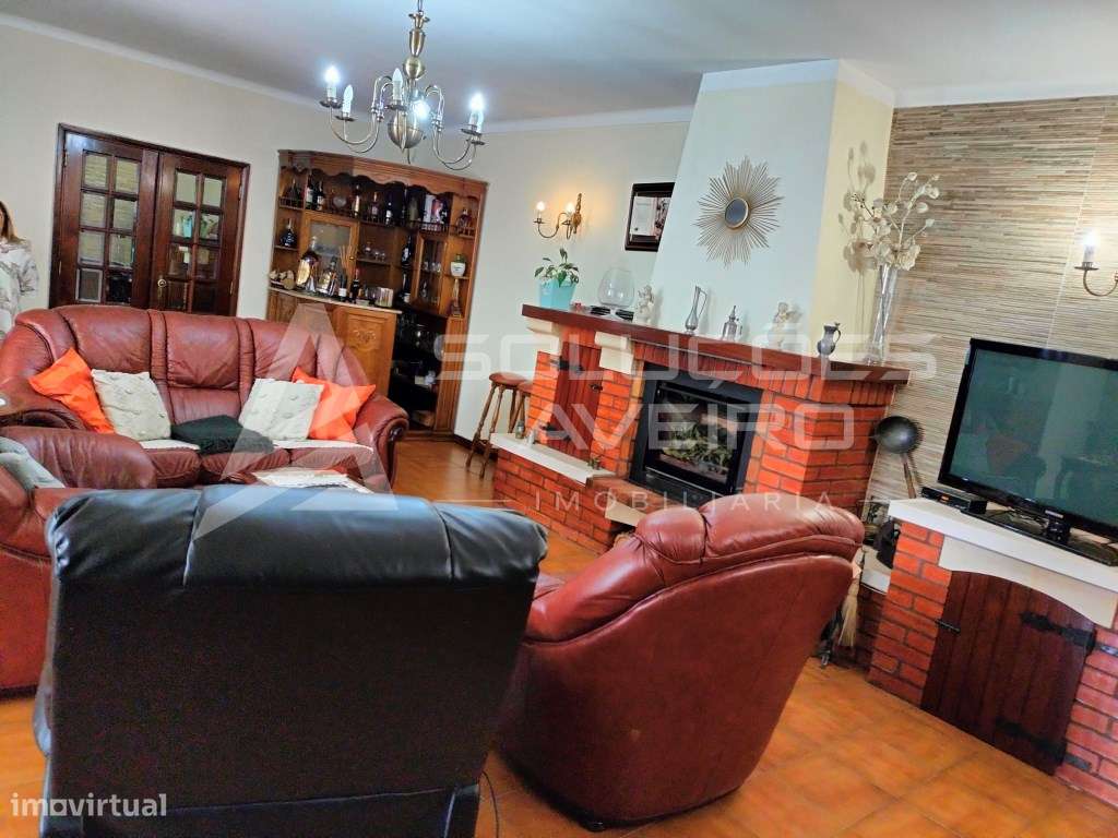 Moradia T4 com Piscina-30