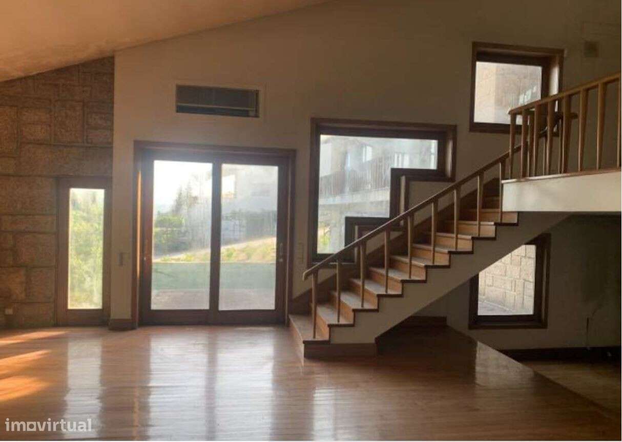 Moradia Isolada com Piscina e Jardim - Grande imagem: 4/30