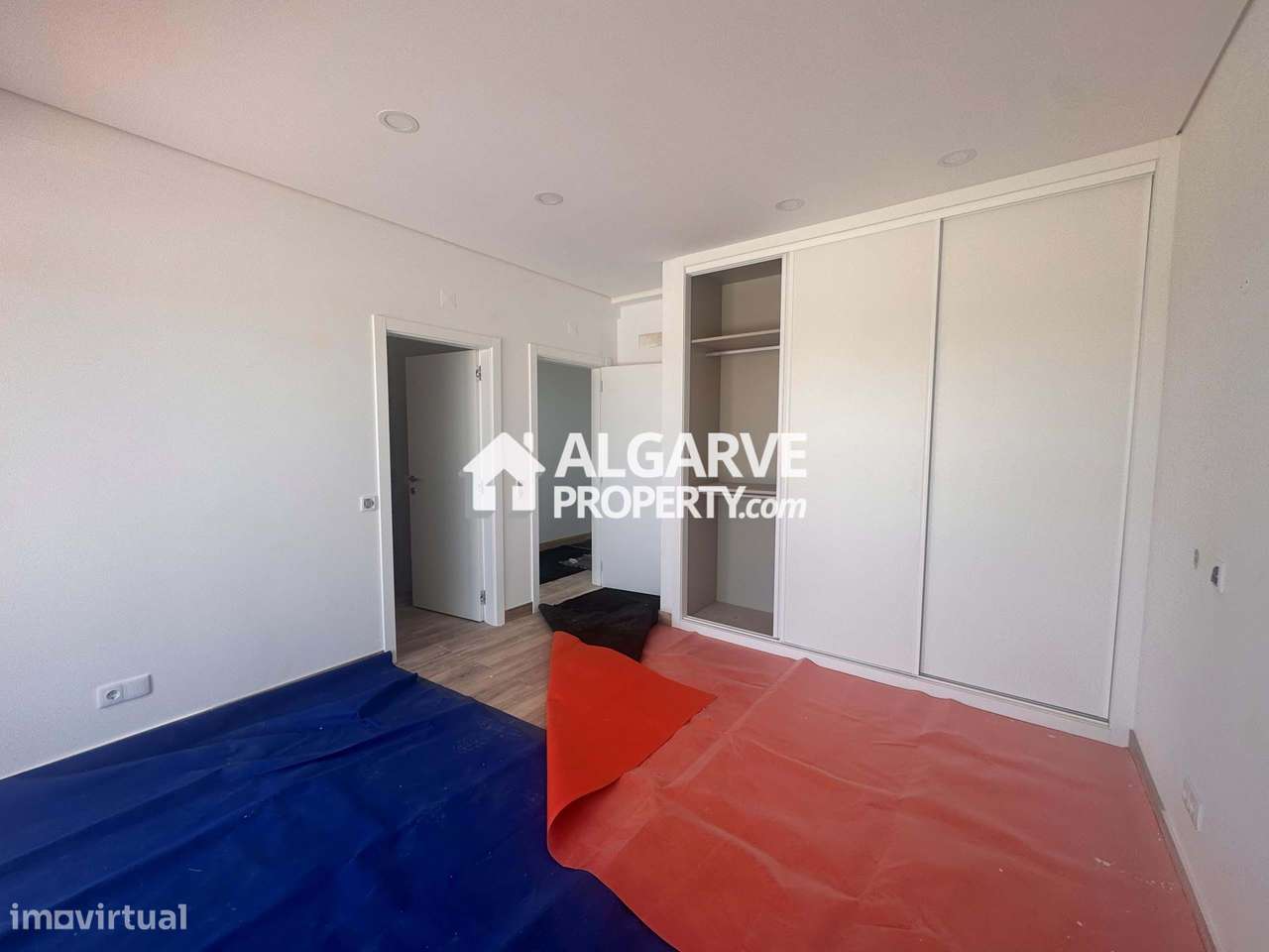 Moradia de Luxo T4 com Piscina e Vista Mar na Guia, Algarve-13