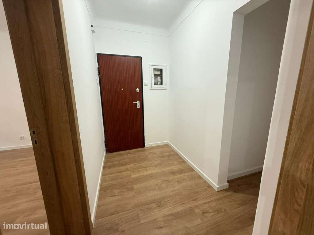 Apartamento T2 totalmente remodelado, com excelente área exterior -...-18