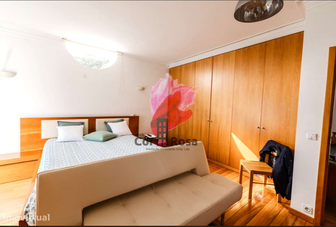 Casa Independente T4 + 2 com Piscina em Localização Privilegiada-31