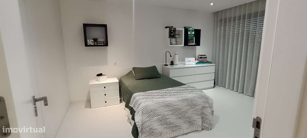 Moradia T5 de Luxo com Piscina e Garagem-22