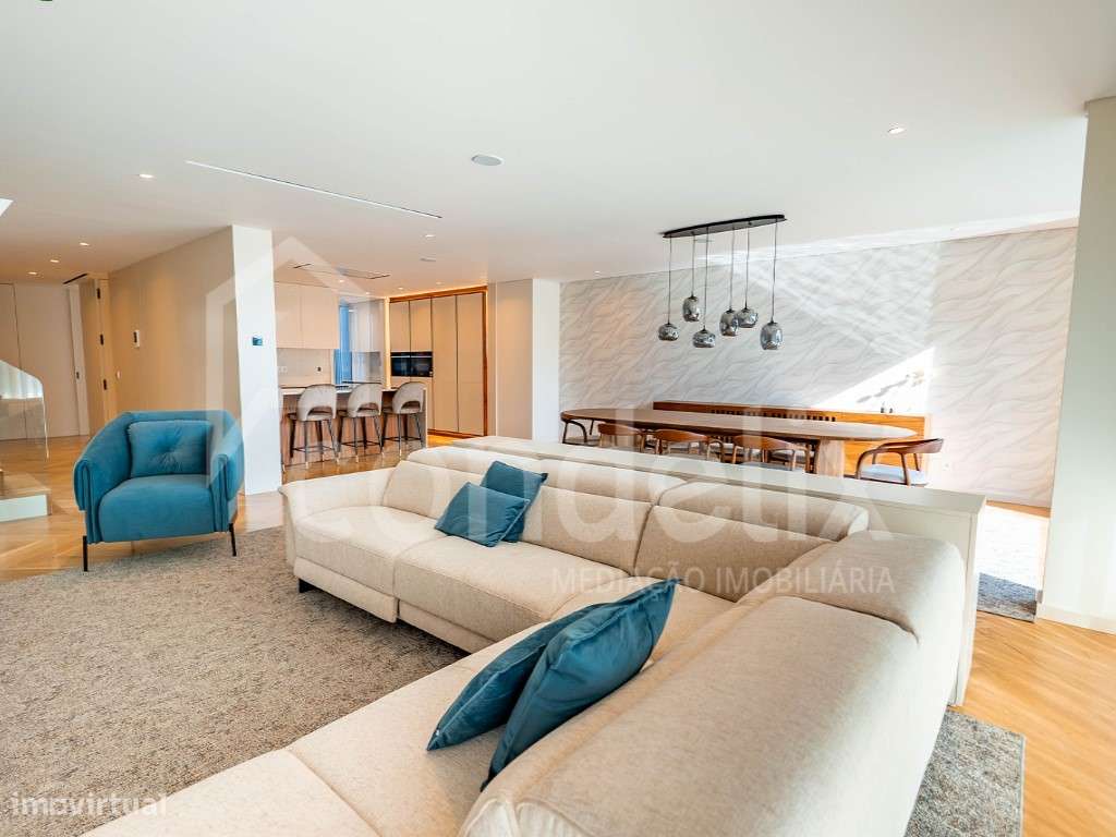 Moradia T5+1 nova com piscina em condomínio fechado de luxo no Estoril-8