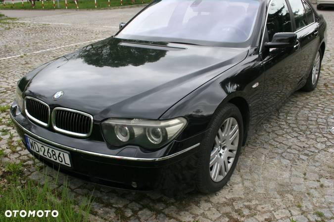 BMW Seria 7 745i - 5