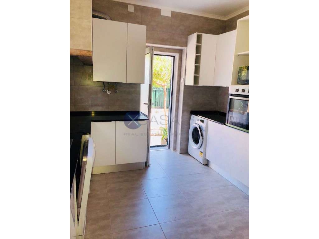 Excelente moradia T5 totalmente recuperada situada em Cascais. - Grande imagem: 3/60