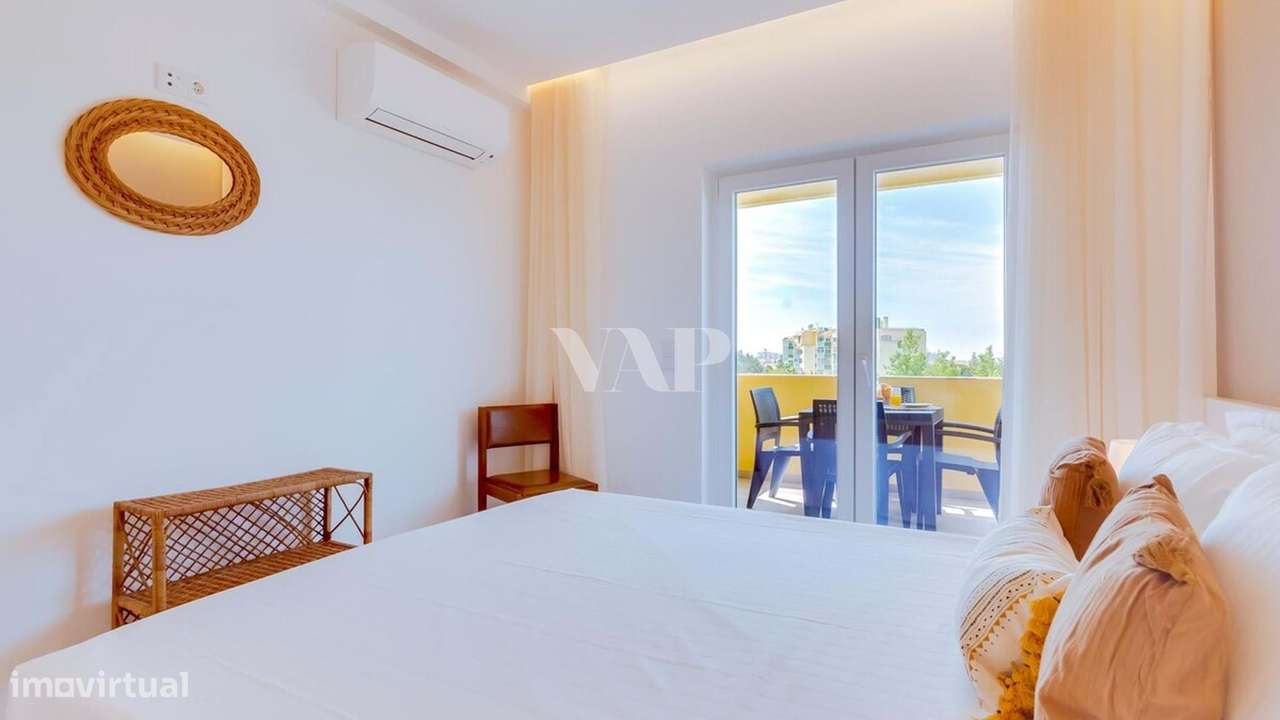 Apartamento T2 Renovado com Piscina e Licença AL em Vilamoura-9