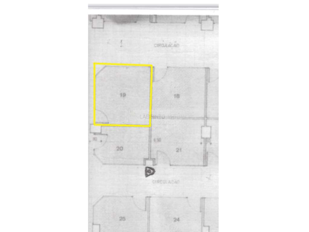 Vende-se loja no Centro Comercial Caparica Oceano, na Costa da Capa... - Grande imagem: 5/5