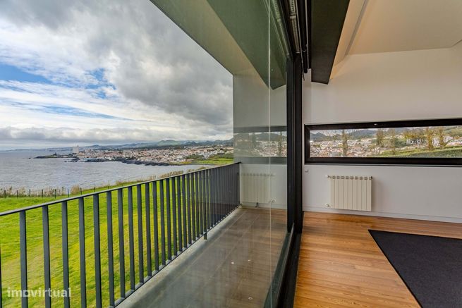 Moradia T3 com vista deslumbrante em Lagoa-26