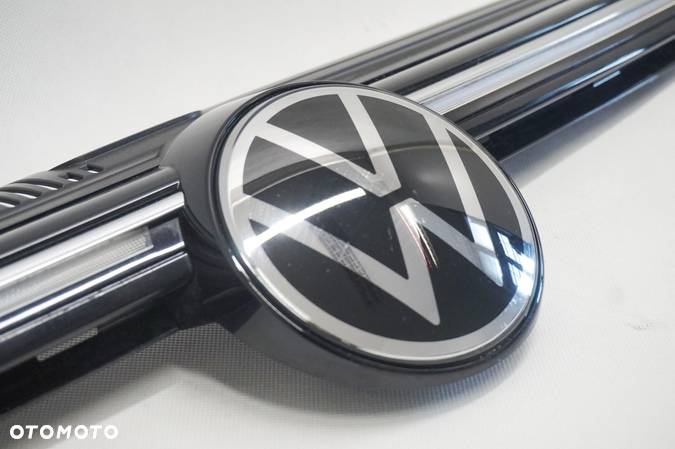 GRILL ATRAPA LED  VW GOLF 8 VIII ZNACZEK EMBLEMAT 5H0853651S - 5