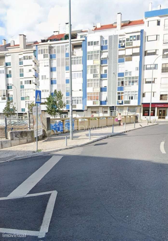 Apartamento de tipologia T2 , localizado na Mina de Água-Amadora. - Grande imagem: 4/25