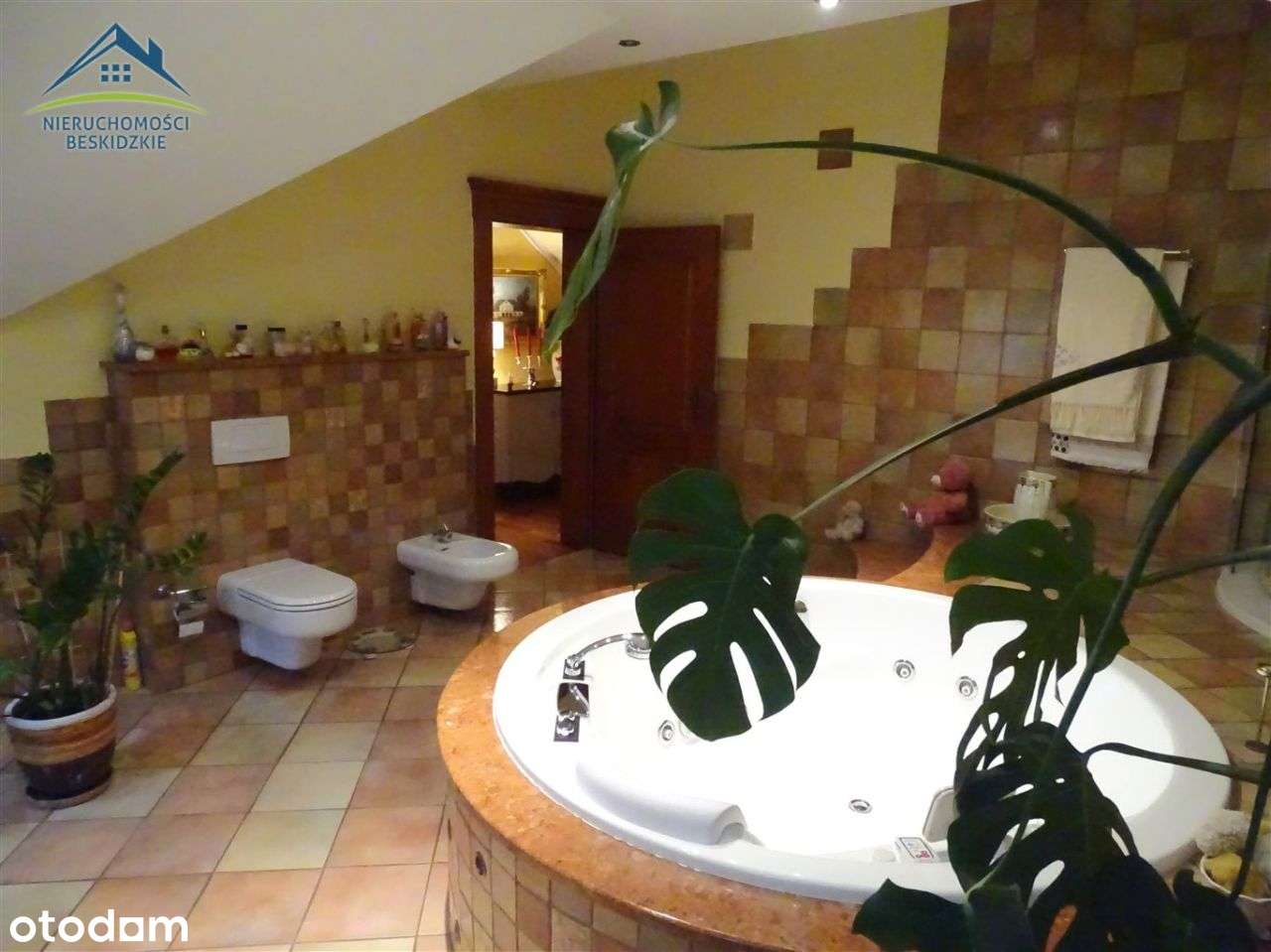 Niezwykły dom w Ustroniu - dla koneserów piękna!-12