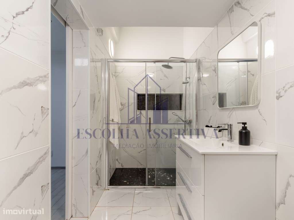 Loja com 95m2 transformada em apartamento T2 - Grande imagem: 3/28