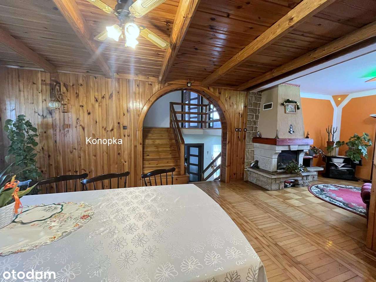 Solidny dom z tarasem i garażem-14