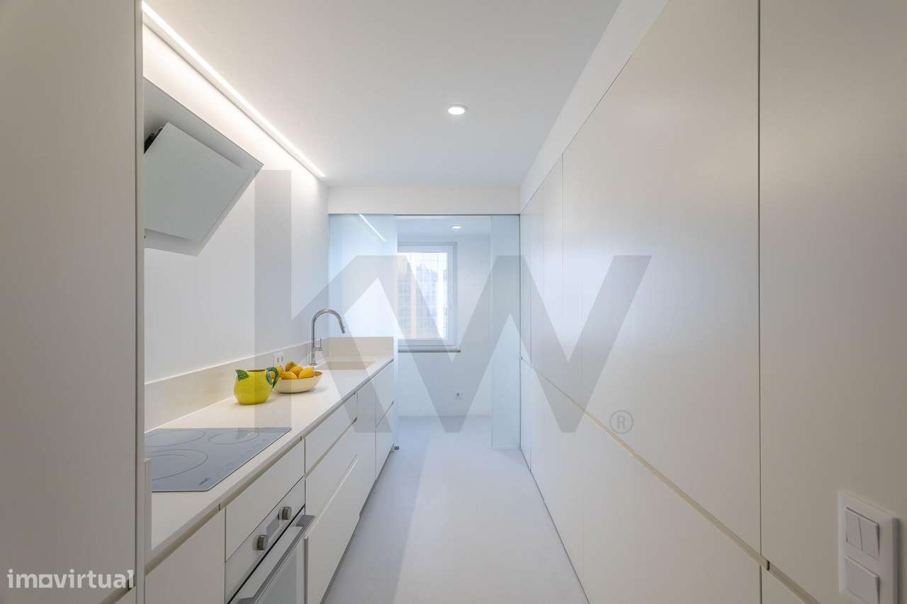 Apartamento T3 Renovado no Condomínio Torres de Lisboa | Laranjeiras S-9