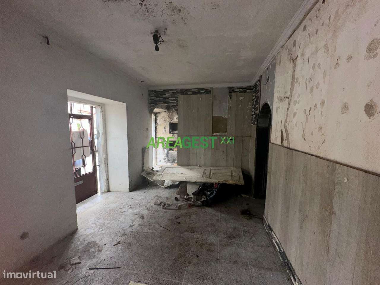 Moradia T3 em ruínas, para venda Barreiro - Grande imagem: 2/24