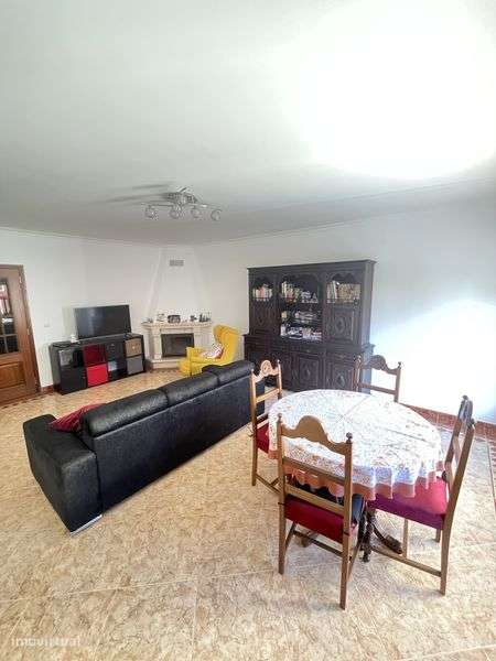 Apartamento T2 Massama Com Garagem E Arrecadacao