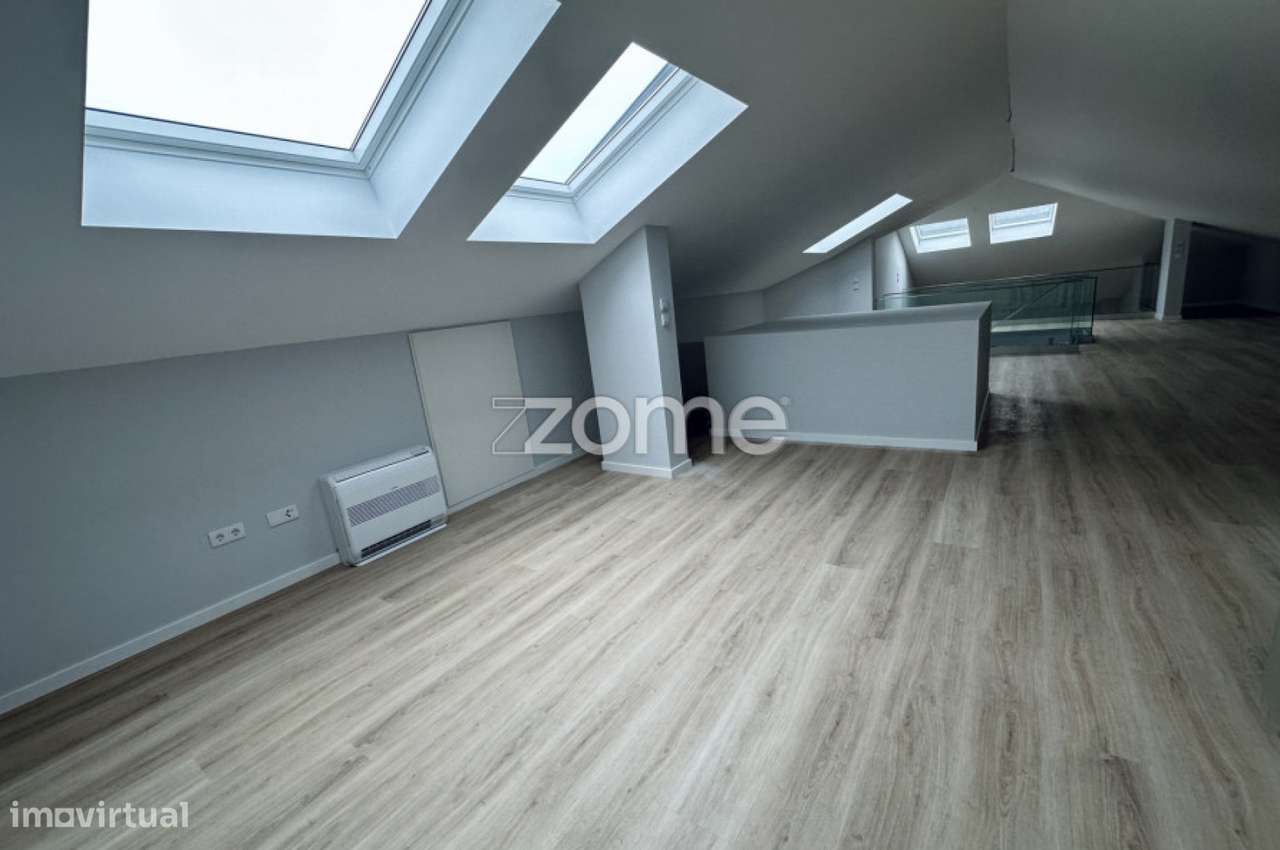 Apartamento T3 com Mezanino – 3 lugares de garagem-9