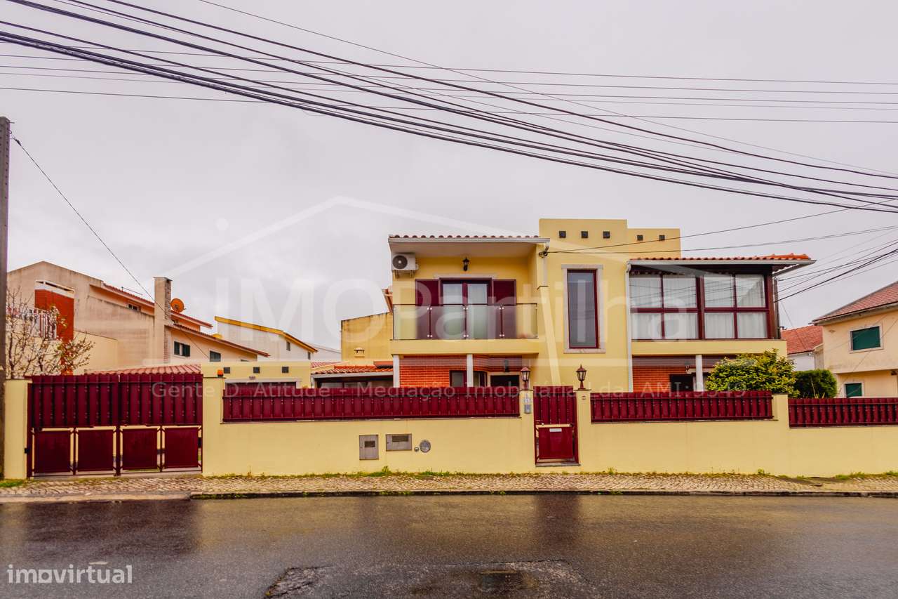 Moradia T3 em Famões - Odivelas-23