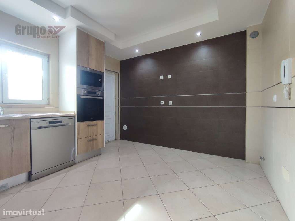 Onde o Refúgio Encontra a Conveniência: Moradia T2+1 nos Redondos - Grande imagem: 5/32