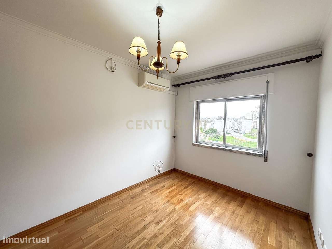 Apartamento T2 com Vista Panorâmica em Amora, Seixal-17