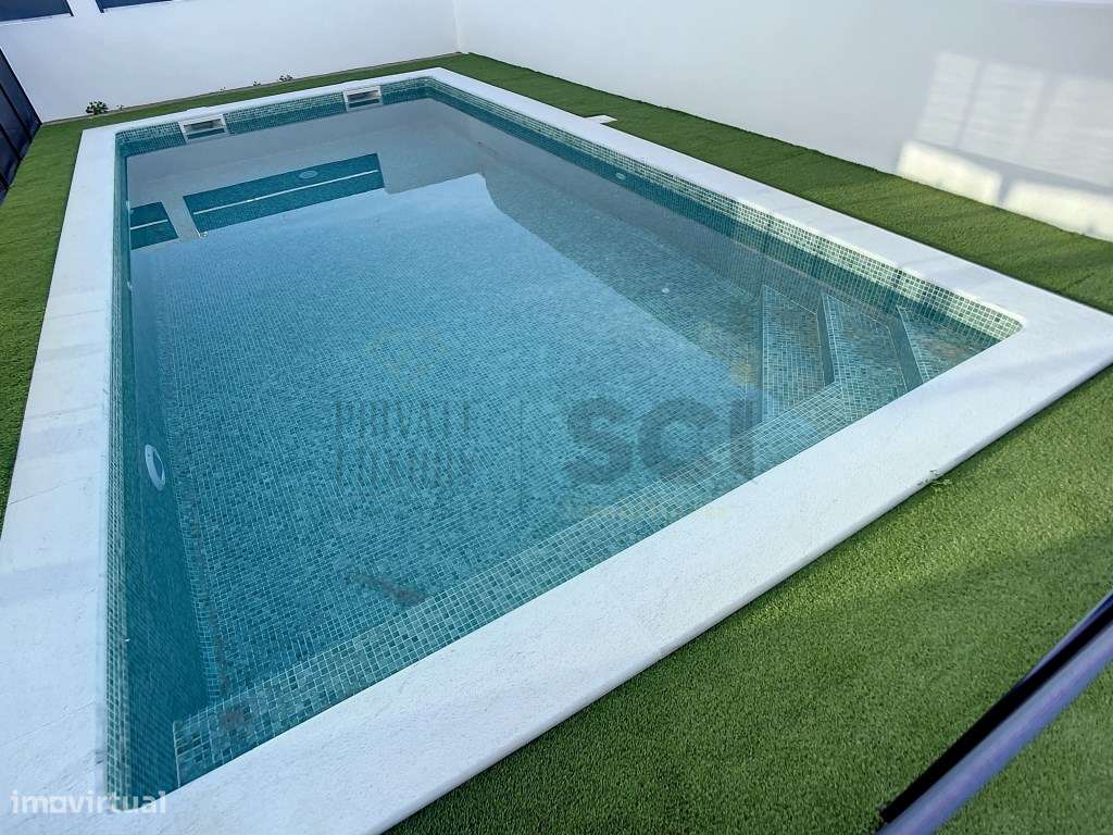 Moradia T3 Independente Térrea em Azeitão Garagem Piscina-16