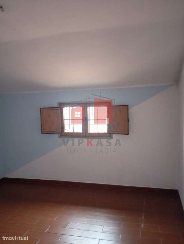 Moradia T2 para pequena remodelação-5